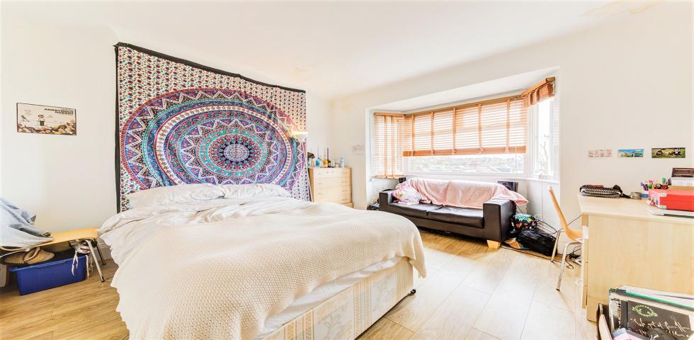 			2 Bedroom, 1 bath, 1 reception Flat			 Sherriff Road, WEST HAMPSTEAD